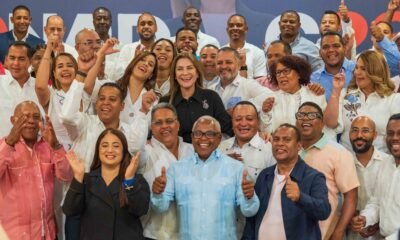 Carolina-junto-a-miembros-y-simpatizantes