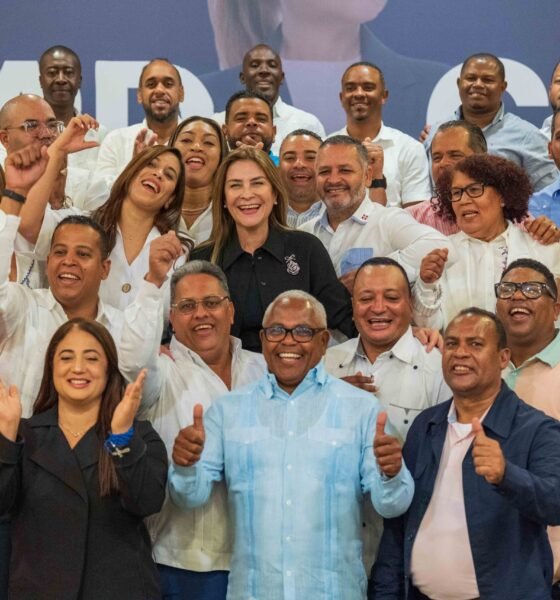 Carolina-junto-a-miembros-y-simpatizantes