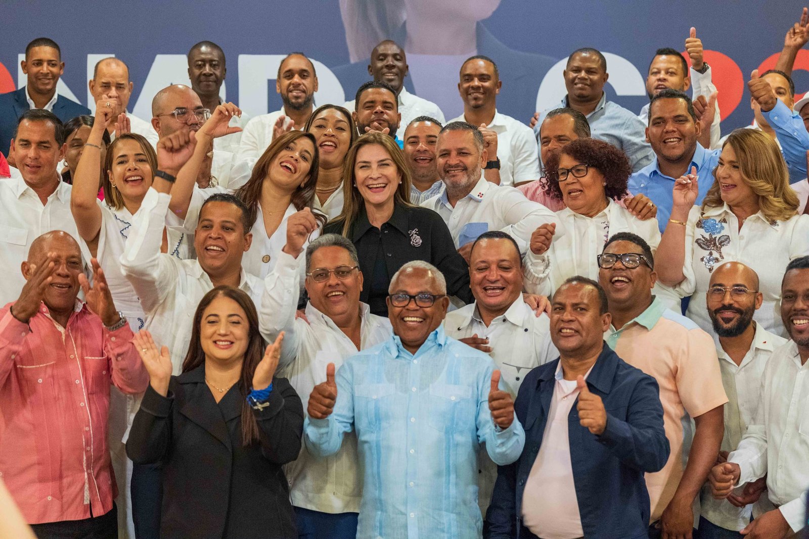 Carolina-junto-a-miembros-y-simpatizantes