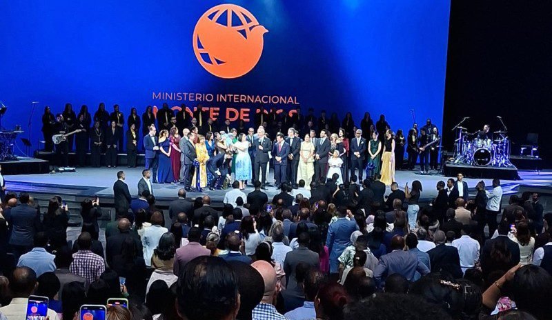 La única forma de resistir tiempos difíciles es junto a Dios