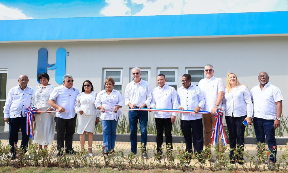 Presidente Abinader deja INAUGURADO HOSPITAL
