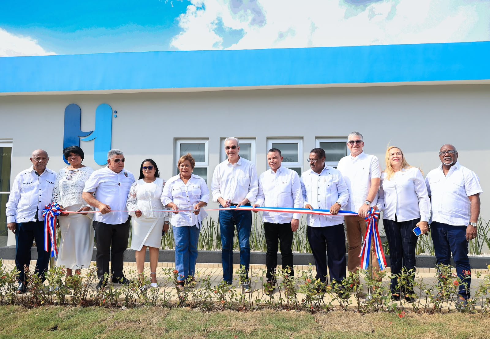 Presidente Abinader deja INAUGURADO HOSPITAL