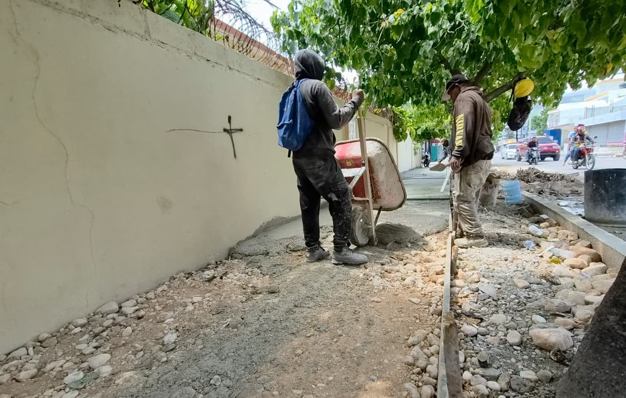 aceras y contenes en Barahona