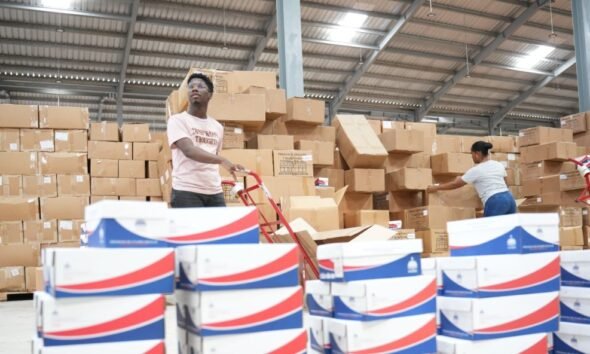 El INABIE informó que más de 678 mil kits escolares ya fueron distribuidos como parte de los preparativos para el regreso a clases