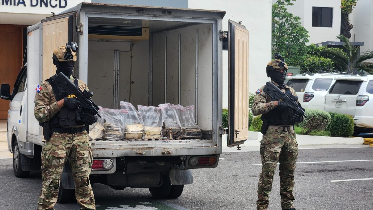 DNCD ocupa 321 paquetes de presunta cocaína ocultos en contenedor en Caucedo, Boca Chica