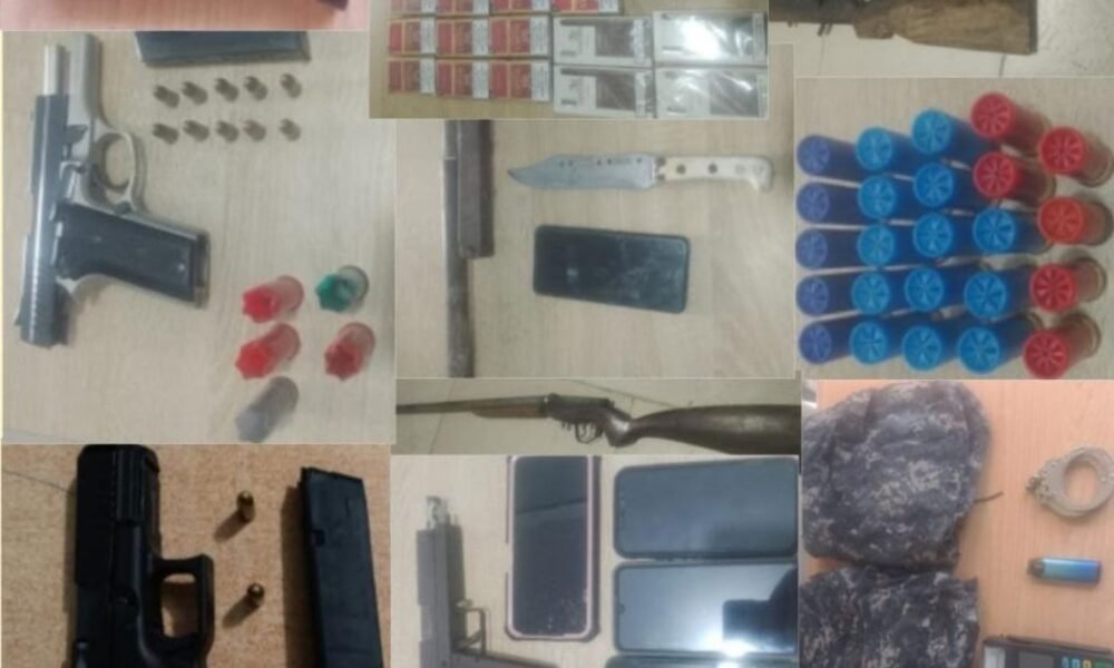 Policía Nacional ocupa siete armas de fuego durante allanamientos en Barahona y Vicente Noble, además de municiones y otros objetos.