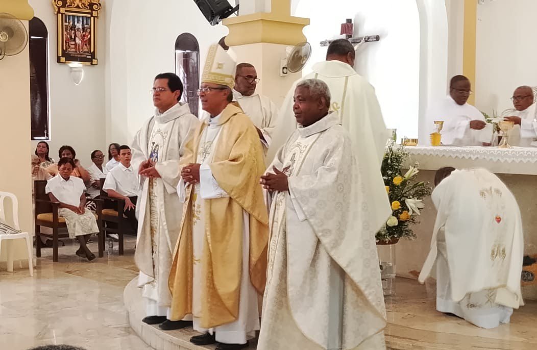 Video: Celebran 25 años de ministerio sacerdotal de los reverendos Marcos Pérez y Cecilio Espinal