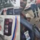 Haitiano se estrella contra guagua de Comipol en Bonao y queda tirado en el pavimento