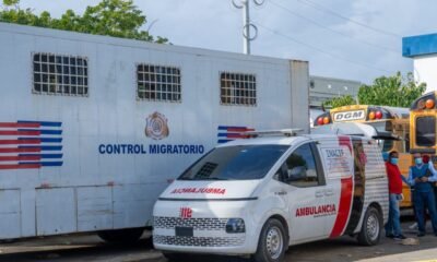 Hallan cadáver en descomposición dentro de camión de Dirección de Migración en la sede de la institución
