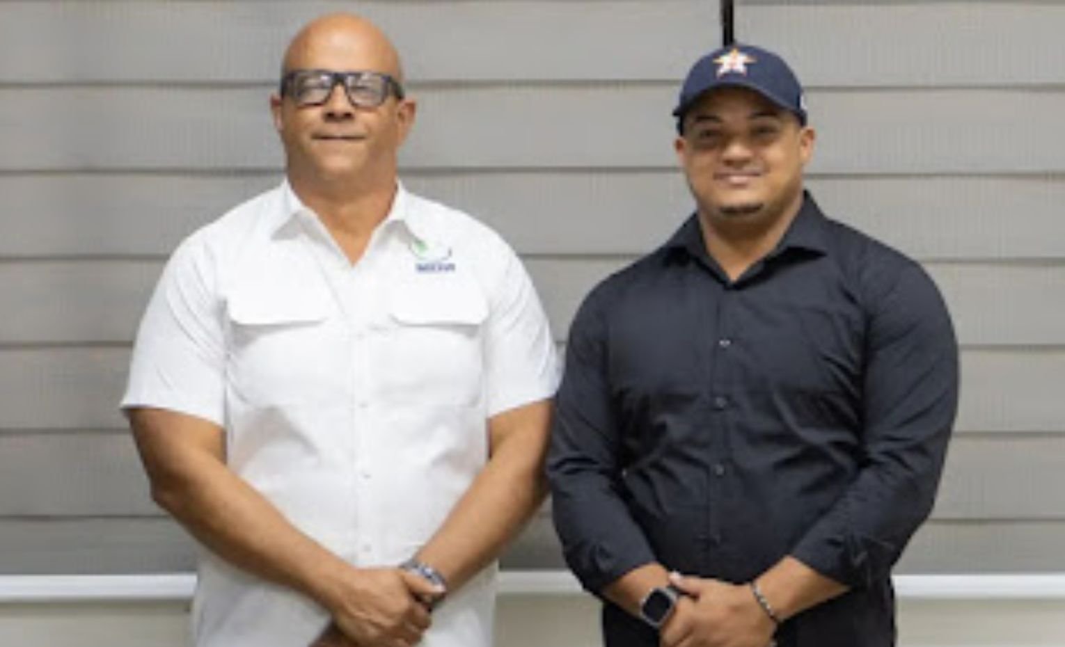 Noel Octavio Suberví Nin aporta recursos para reparar autobús escolar