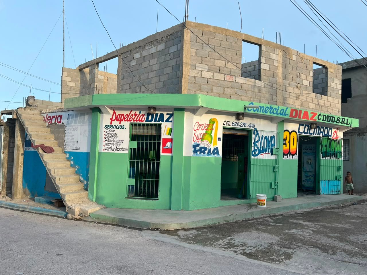 Intentan despojar de una cadena de oro al reconocido DJ Roco en Villa Central