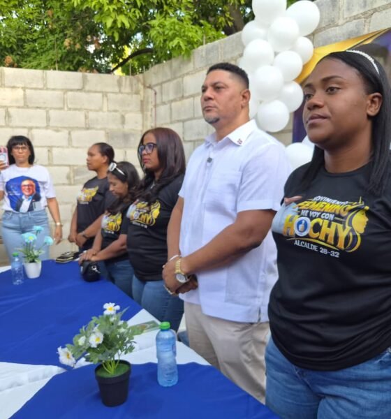 Decenas de mujeres participaron en una actividad organizada por “Me Voy con Jochy” en respaldo al proyecto de Kelvin García para la Alcaldía de Barahona.