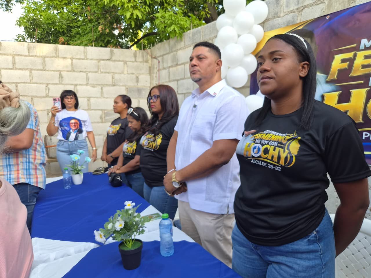 Decenas de mujeres participaron en una actividad organizada por “Me Voy con Jochy” en respaldo al proyecto de Kelvin García para la Alcaldía de Barahona.