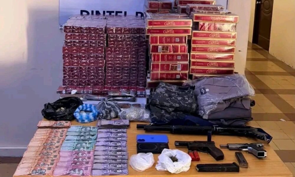 PN-reporta-tres-detenidos-y-ocupacion-de-armas-y-56800-cigarrillos-en-Azua