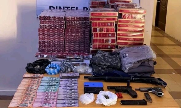 PN-reporta-tres-detenidos-y-ocupacion-de-armas-y-56800-cigarrillos-en-Azua