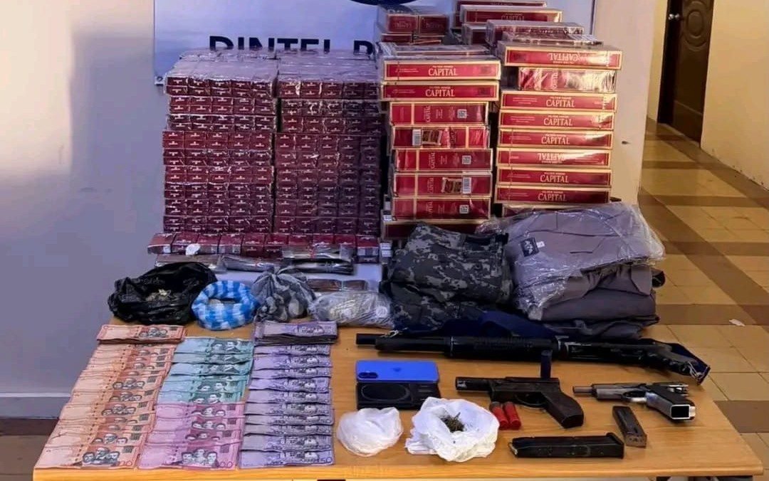 PN-reporta-tres-detenidos-y-ocupacion-de-armas-y-56800-cigarrillos-en-Azua