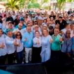 Carolina Mejía recibió en Moca el respaldo del ingeniero Rafael Santos y del movimiento Mi Familia por el Cambio, junto a dirigentes de todo el país.
