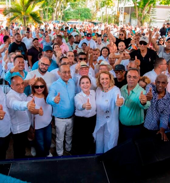 Carolina Mejía recibió en Moca el respaldo del ingeniero Rafael Santos y del movimiento Mi Familia por el Cambio, junto a dirigentes de todo el país.