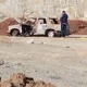 Hallan cuerpo calcinado junto a vehículo incendiado en una mina de La Vega