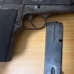 La Policía Nacional recuperó una pistola 9 milímetros sustraída de un establecimiento comercial en Vicente Noble y apresó a un joven de 19 años.