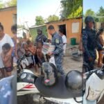 Agentes de la Dirección Regional Sur de la Policía entregan útiles escolares a niños de Camboya, La Raqueta, Los Gandules y Cañada de Papoy.