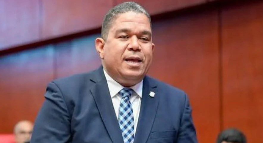 Senador Moisés Ayala anuncia que centro del ITLA en Barahona funcionará este año