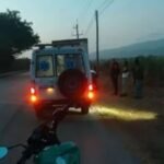 Una persona murió y otra resultó herida tras un accidente entre una motocicleta y un camión en la carretera Sánchez, Barahona.