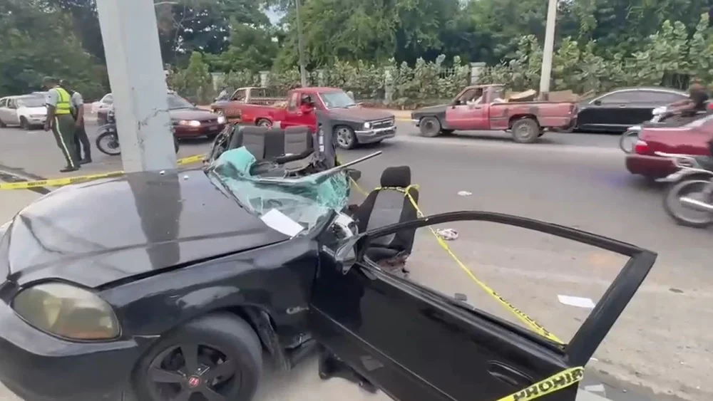 Accidente en Santiago deja una mujer muerta y un hombre herido