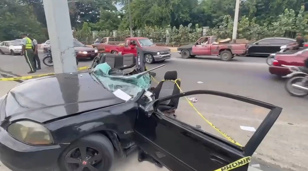 Accidente en Santiago deja una mujer muerta y un hombre herido