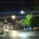 Alcaldía de Barahona instala lámparas en diferentes calles del municipio