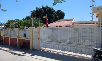 El Centro de Educación Especial de Barahona opera sin electricidad y enfrenta reclamos por deuda, alquiler, internet y otras precariedades.