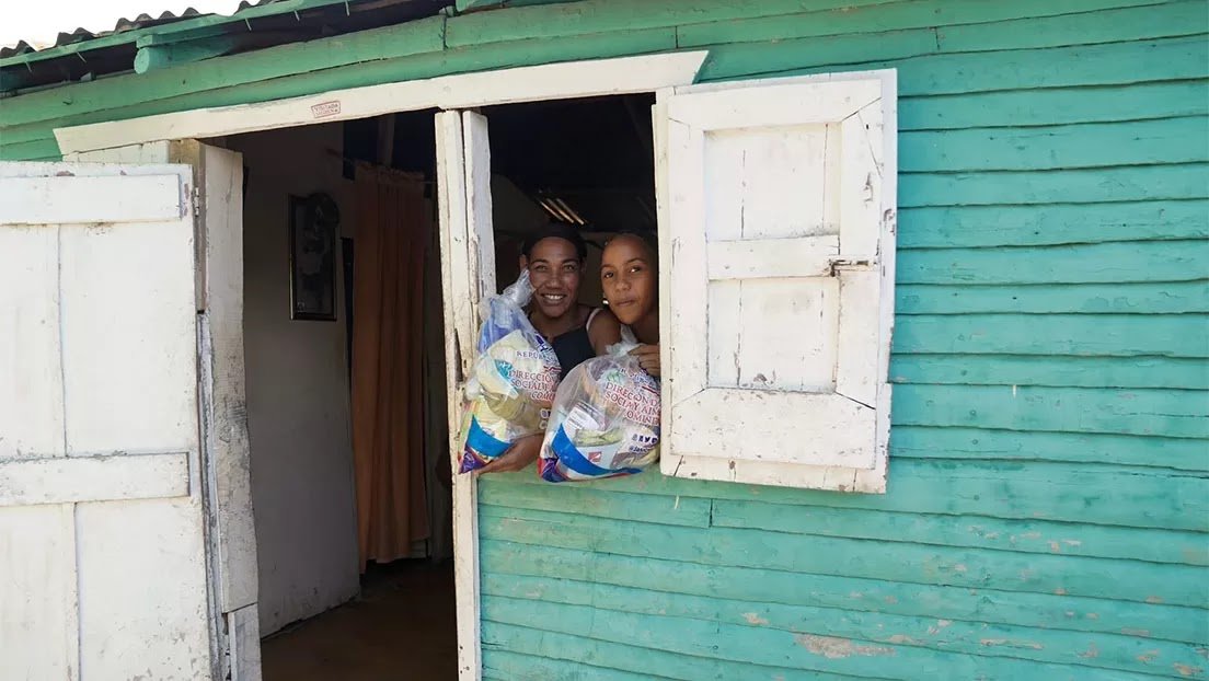DASAC lleva alimentos y repara techos tras ventarrón en San Juan