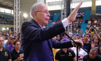 Danilo Medina juramentó a 1,150 nuevos miembros del PLD durante una multitudinaria asamblea realizada este sábado en Barahona.