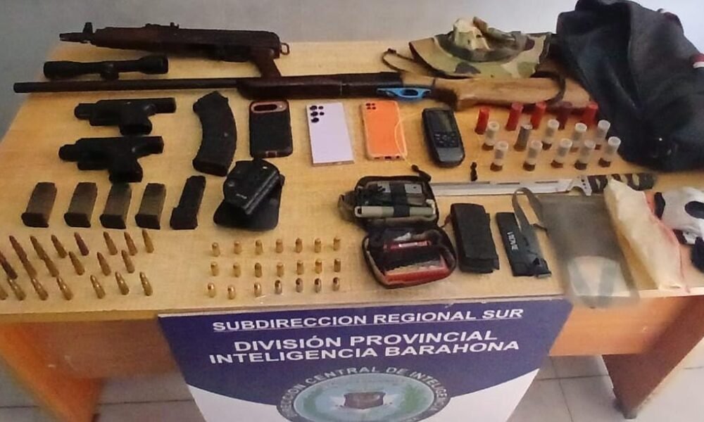 Policía apresa a ocho en Barahona
