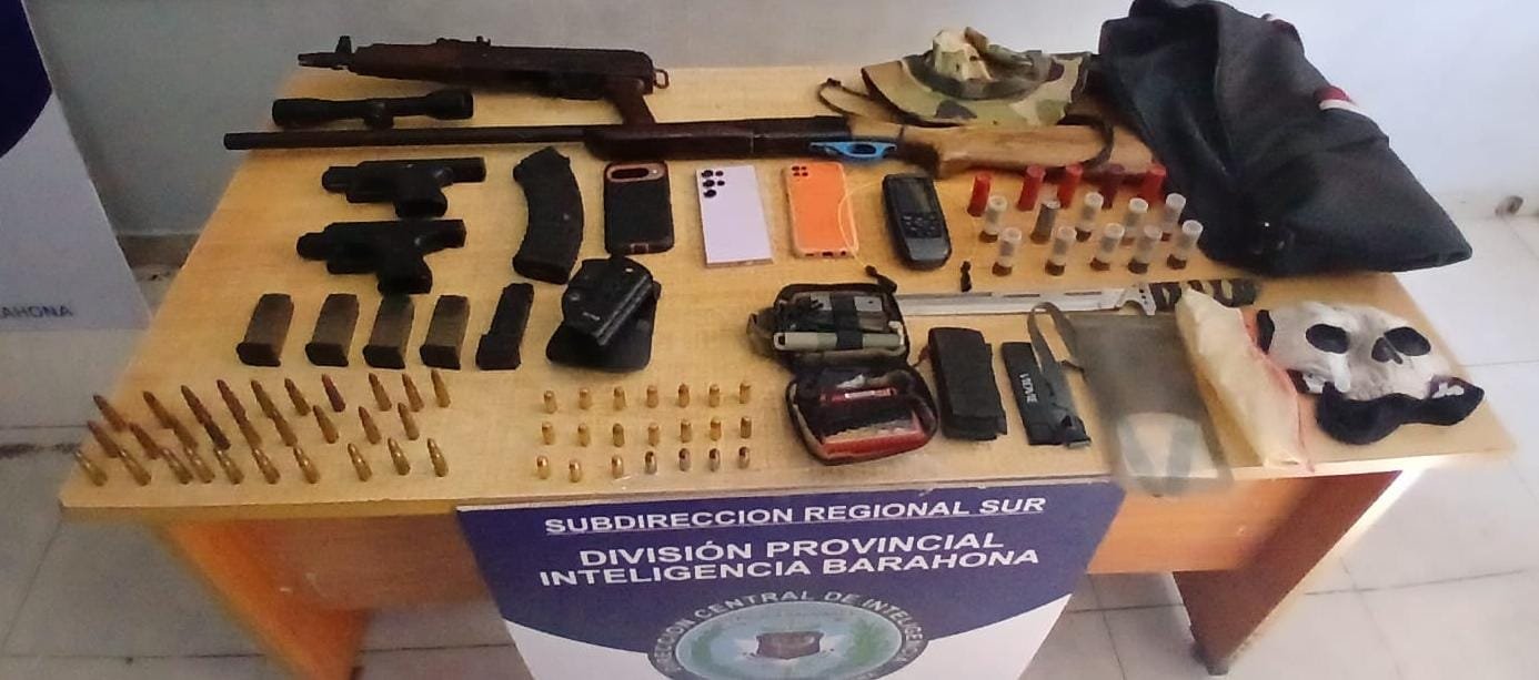 Policía apresa a ocho en Barahona