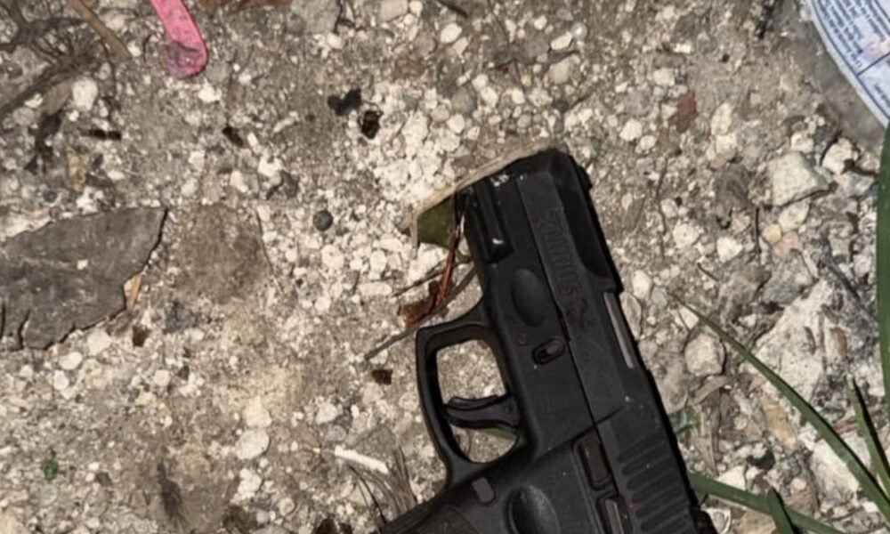 Dos hombres murieron tras resultar heridos durante un supuesto enfrentamiento a tiros con agentes del Dicrim en Santo Domingo Este.