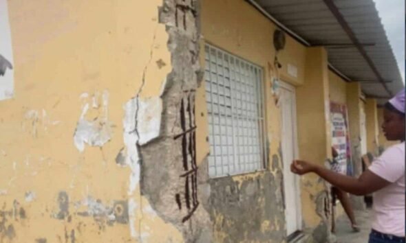 Escuelas de Tamayo enfrentan deterioro y estudiantes reciben clases fuera
