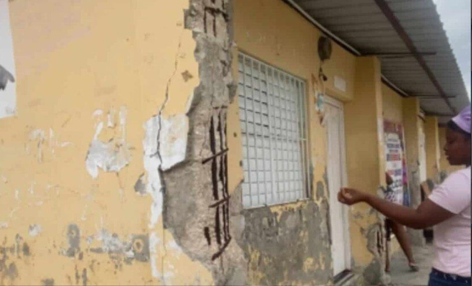 Escuelas de Tamayo enfrentan deterioro y estudiantes reciben clases fuera