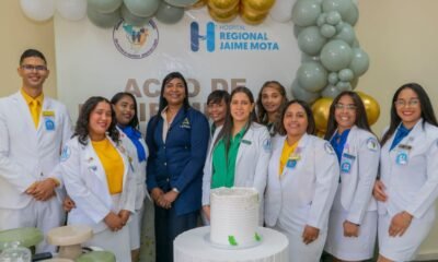 Hospital Jaime Mota recibe nuevos médicos residentes y reconoce trayectoria del Dr. Ángel Feliz