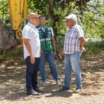 INDESUR despliega equipos pesados para limpiar Mercado del INESPRE en Barahona