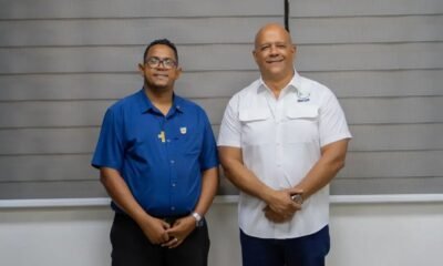Director del INDESUR realiza aporte para torneo de voleibol en Barahona