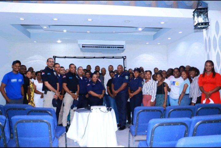 Juventud Innovadora de Villa Central realiza cena-conferencia sobre seguridad digital y supervisión parental