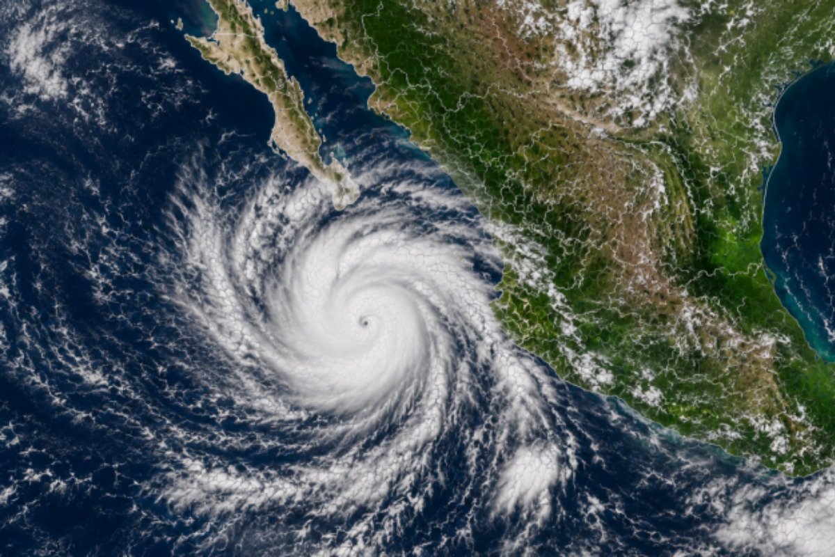 Huracán Marie se fortalece a categoría 1 frente a Baja California