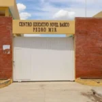 Más de 300 estudiantes continúan fuera de las aulas