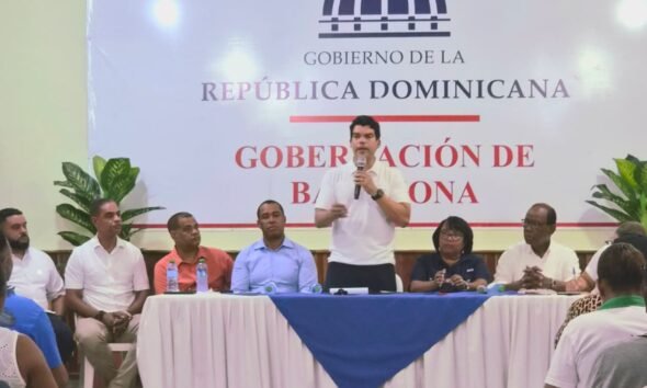 Míctor Fernández aborda con INAPA problemas de agua en Barahona