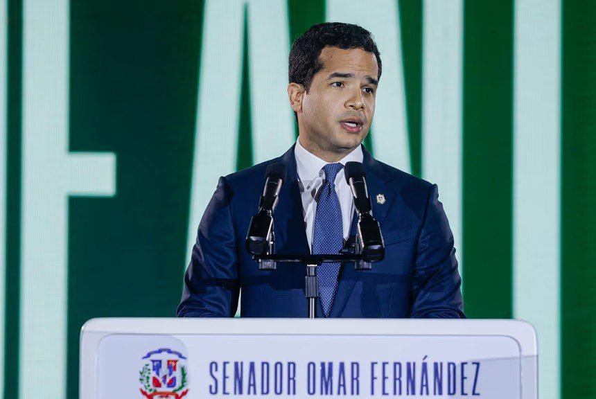 Si hay “dinosaurios” que deben salir de la Fuerza del Pueblo: dice Omar Fernández
