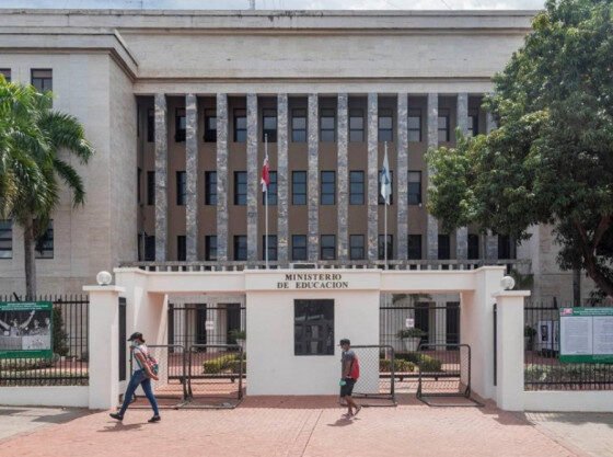 Organizaciones del sector educativo convocan una movilización frente a Educación para reclamar aulas, pagos pendientes y aumentos salariales.