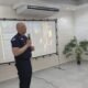 Policía Nacional imparte charla sobre prevención de delitos digitales a líderes comunitarios y jóvenes de Villa Central, Barahona.