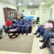Policía Nacional sostiene encuentro de proximidad con párrocos y directivos del Centro Educativo Parroquial Cristo Rey en Barahona.