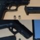 Policía apresa a dos personas y ocupa dos pistolas ilegales durante operativos preventivos realizados en Pedernales y Oviedo.